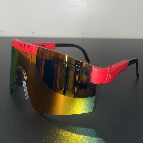 Red vipers - Picture 5 of 5